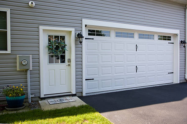 24/7 Emergency Garage Door Panel Replacement experts in Shaw Heights, CO